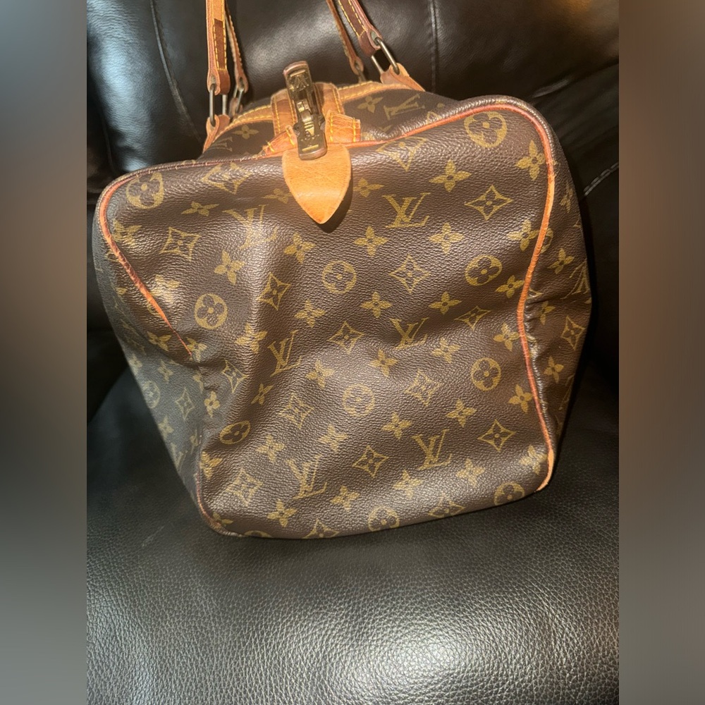 Authentic Louis Vuitton Keepall 45 Monogram Canvas | Vintage Travel Bag - Picture 10 of 16
